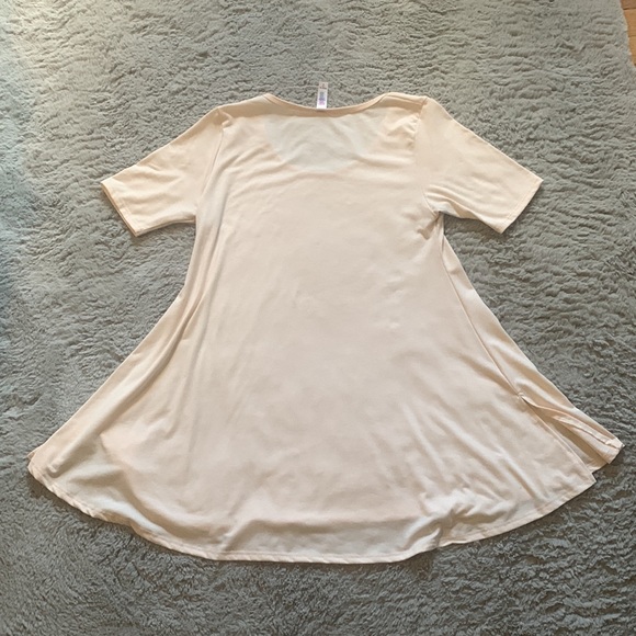 LuLaRoe round neck tunic - Picture 2 of 3